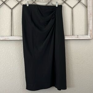 Sexy poly blend skirt with slit and reusing at side for a flattering fit